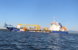 Draga de sucção e corte em operação